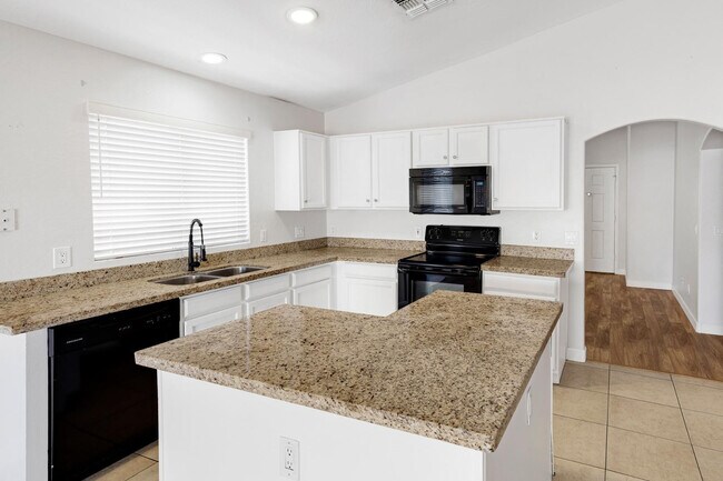 Building Photo - 11518 W Paradise Dr