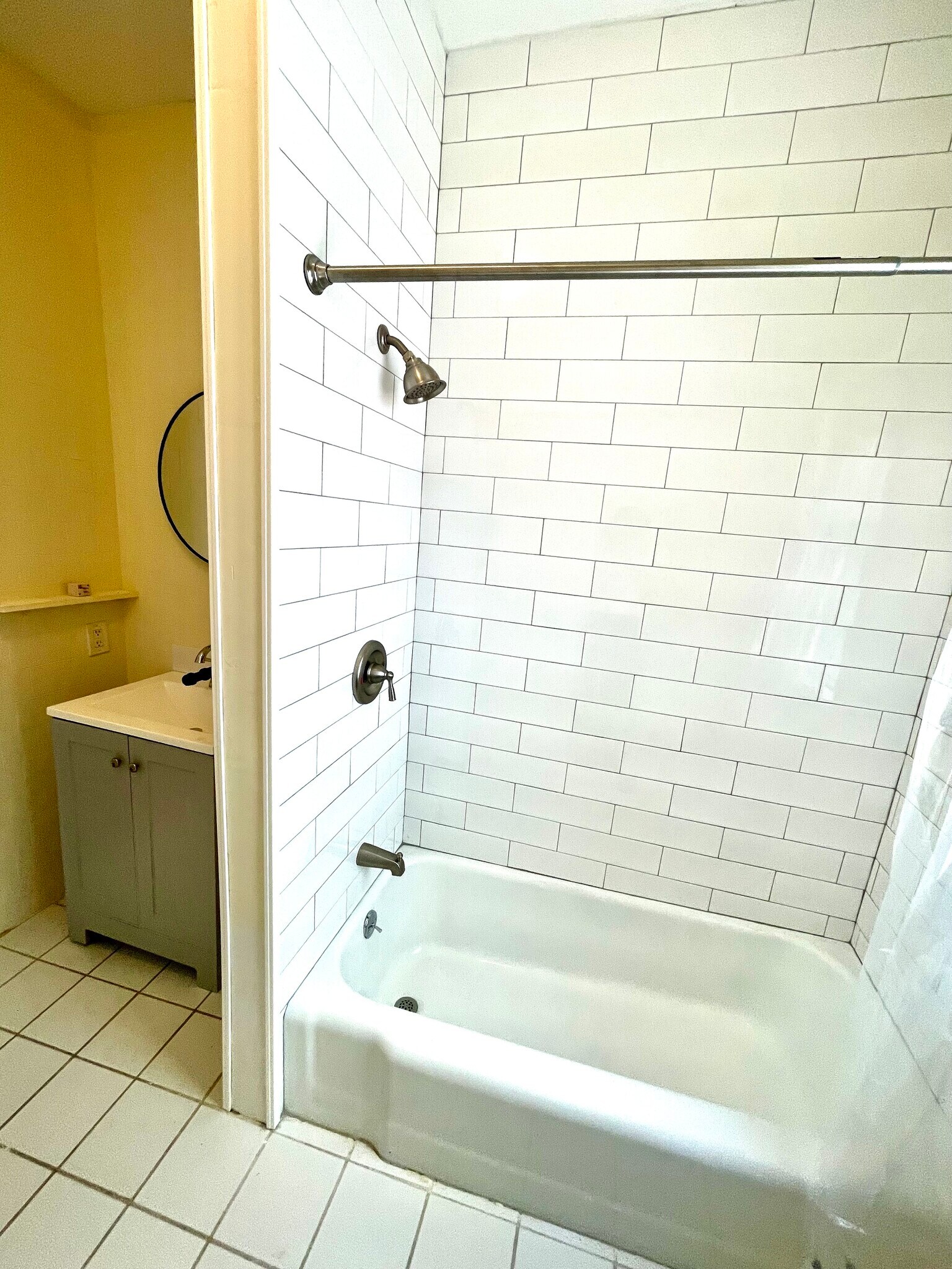 Building Photo - 81 College Ave