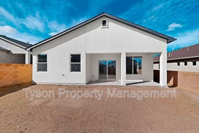 Building Photo - 247 Needle Ave SW