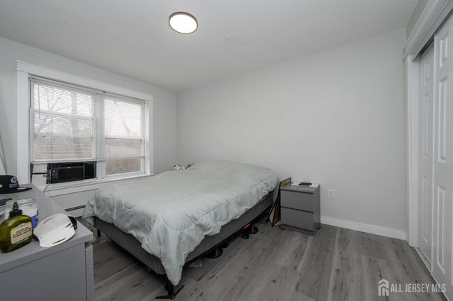 Building Photo - 289 Main St