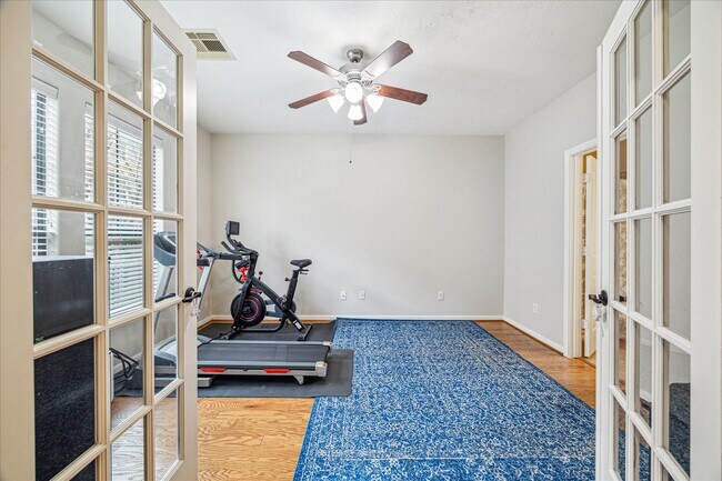 Building Photo - 1046 W 23rd St