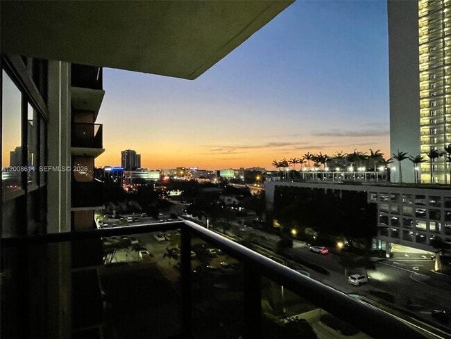 Building Photo - 600 NE 36th St