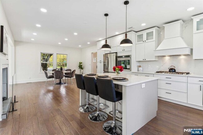 Building Photo - 648 East St