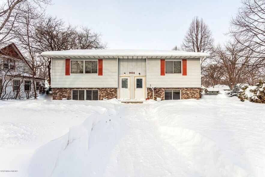 Building Photo - 902 W Lincoln Ave #2