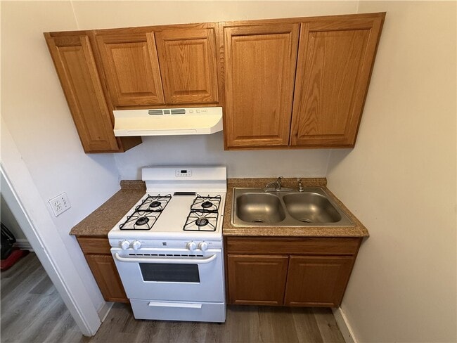 Building Photo - 65 Ford Ave