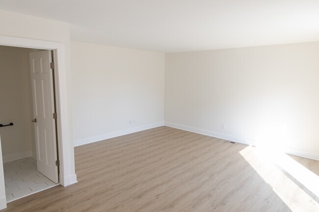 Building Photo - 713 Stevens St