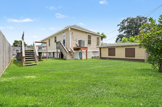 Building Photo - 5323 Menard Ave