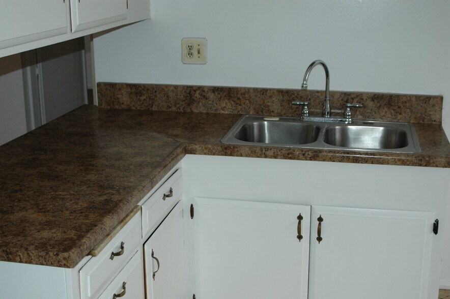 Kitchen - 7123 Lime Ave