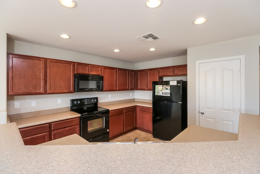 Building Photo - 4824 N 110th Ln