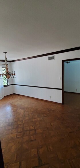 Dining - 5057 Shirley Ave