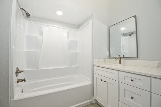 Building Photo - Beautiful Home in Alafaya Woods Totally Remodeled