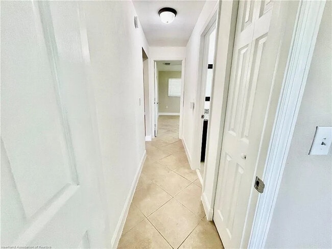 Building Photo - 1409 Palm Way