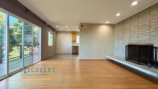 Building Photo - Mid-Century Modern 3 Bedroom Home in Montclair