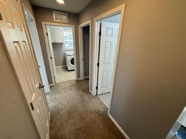 Building Photo - Beautiful 4Bed/3Bath/2Car Residence located in Providence