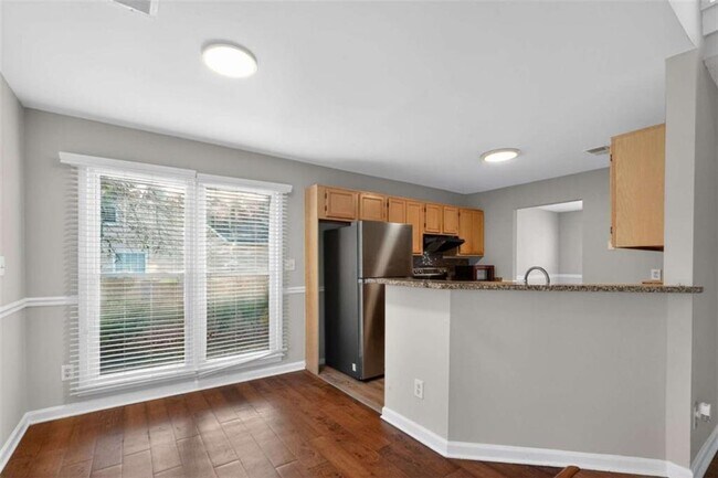 Building Photo - 7700 Lakeshore Ct