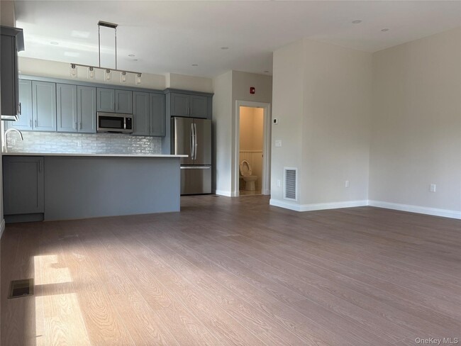 Building Photo - 109 Palisade St