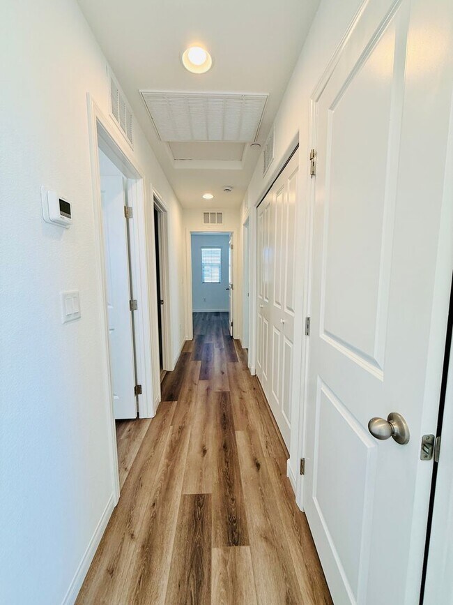 Building Photo - Stunning Home in the Desirable Cadence Community!