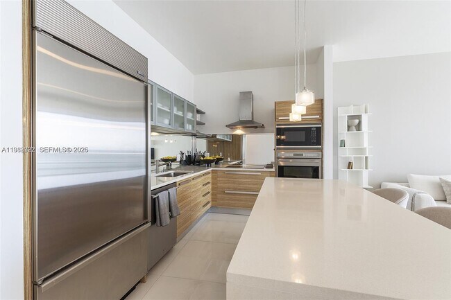 Building Photo - 2020 N Bayshore Dr