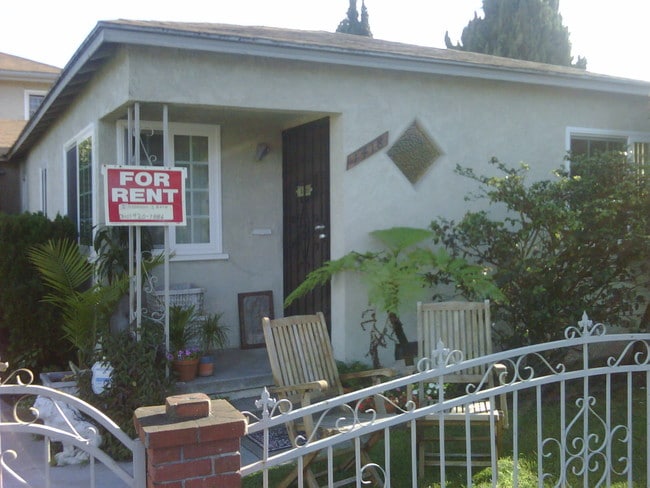 Building Photo - 1418 Ocean Park Blvd