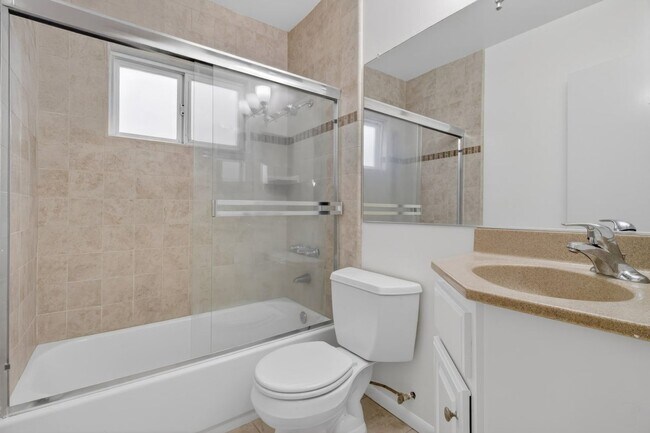 Building Photo - Moonstone