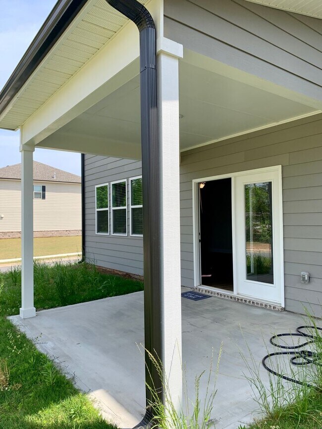 Building Photo - 600 Cunninghame Ct