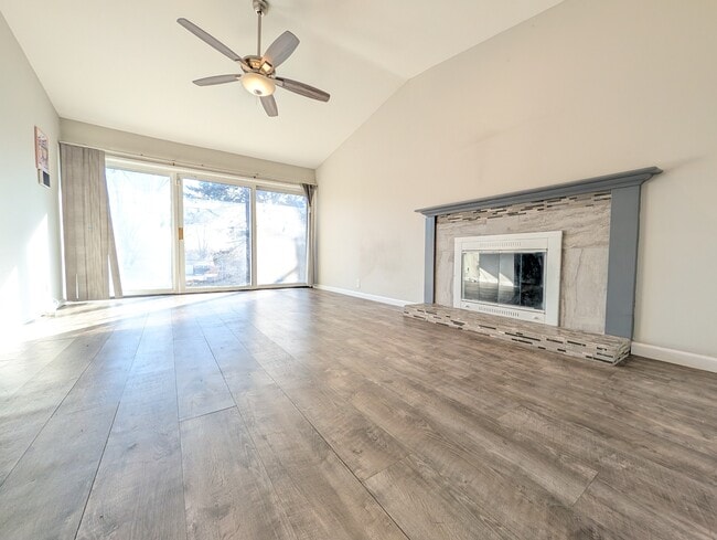 Building Photo - 3670 Tremont Dr