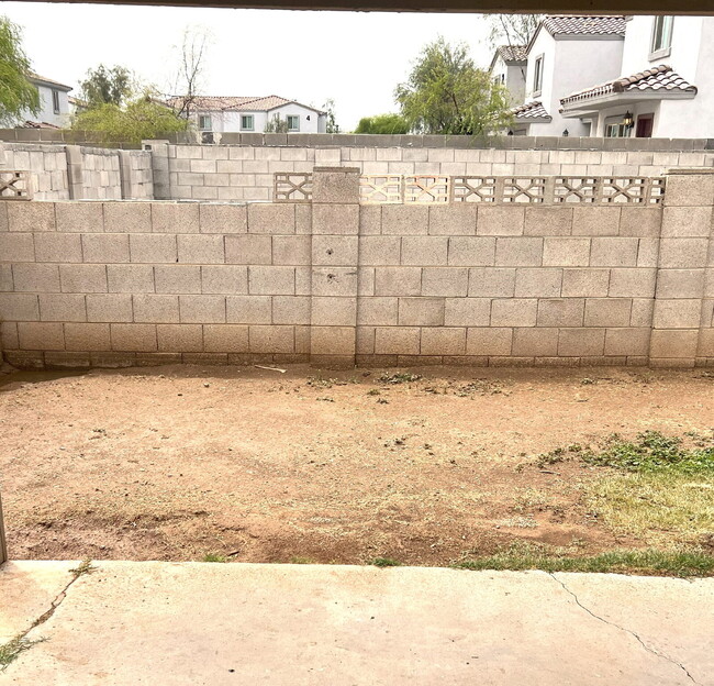 Building Photo - SINGLE STORY 2 BEDROOMS 1 BATHROOM NORTH P...