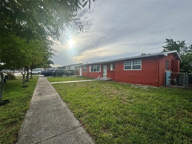 Building Photo - 539 W 40th Pl