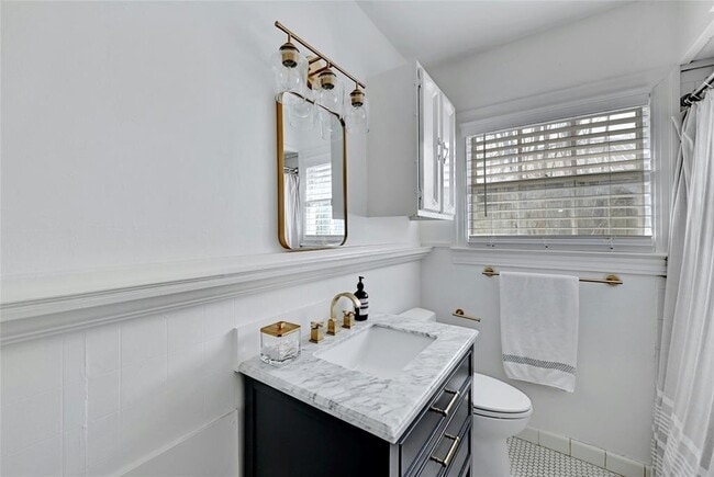 Building Photo - 5313 Avenue F