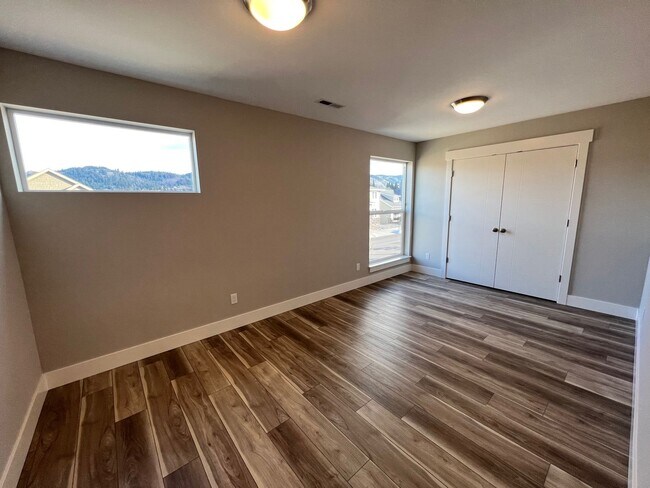 Building Photo - Application Pending - 3 Bedroom House For ...