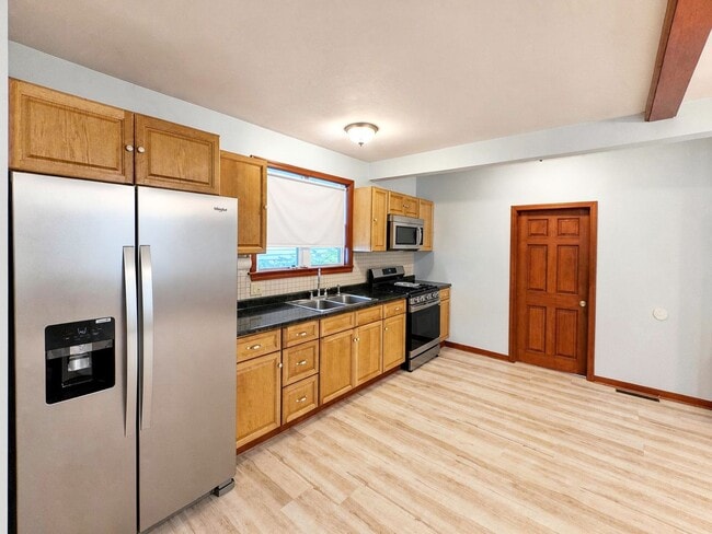 Building Photo - Beautiful 2 Bedroom Home in Lowell