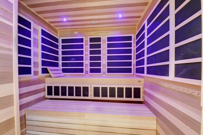 Building Photo - 100 NE 6th St