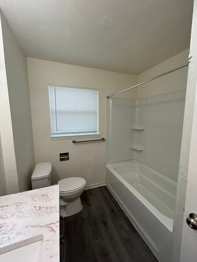 Building Photo - Ginder Properties1 (3601 Catalina Dr)