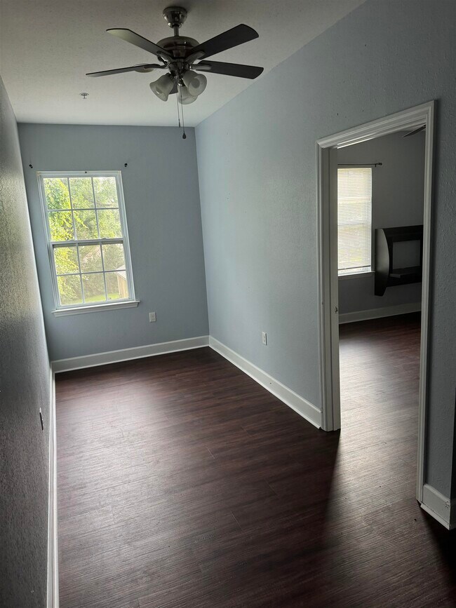 Building Photo - 1846 Belle Vue Way