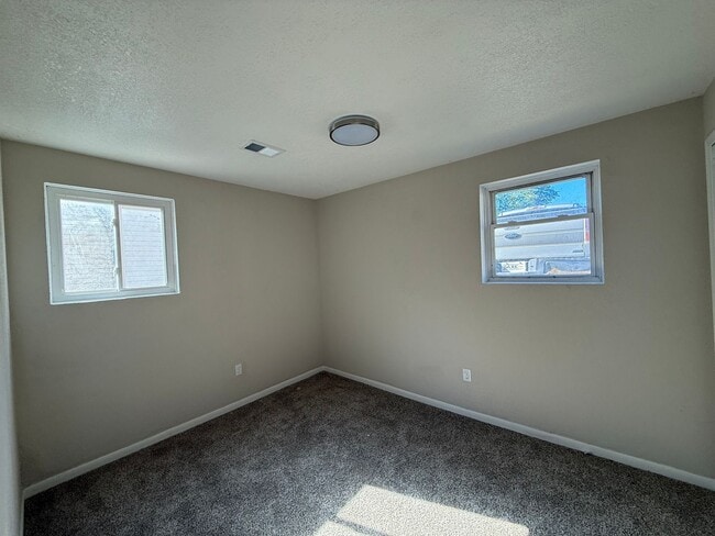 Building Photo - 2606 E Hennepin Ave