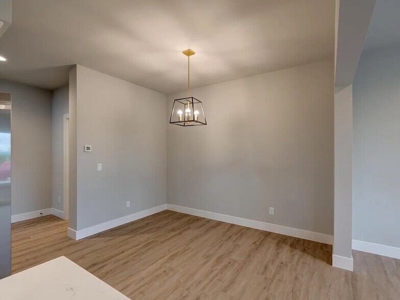 Building Photo - 115 Prairie Heights Dr