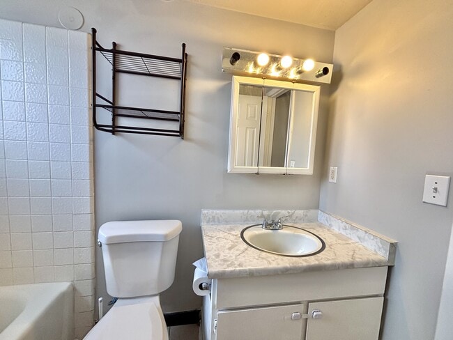 Building Photo - 7875 S 3800 W