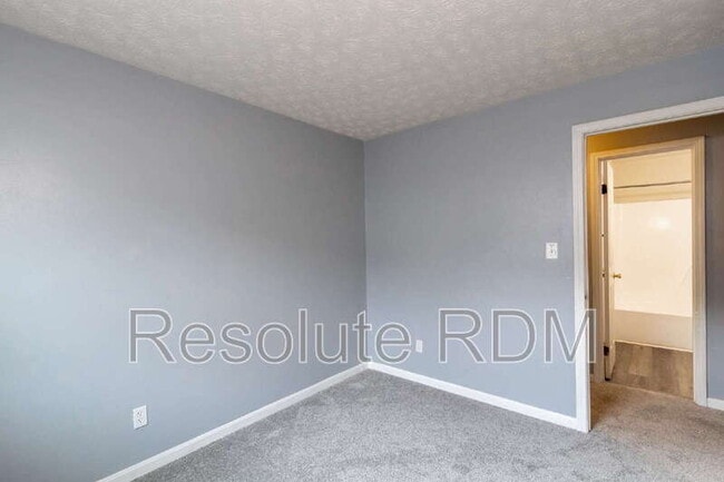 Building Photo - 3826 Ireland Dr