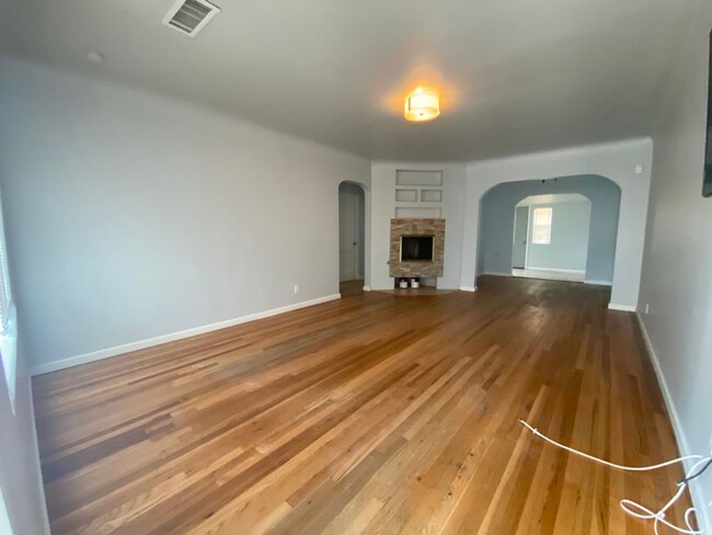 Building Photo - Cute 3 bedroom.  Nob Hill/UNM Location! Cu...