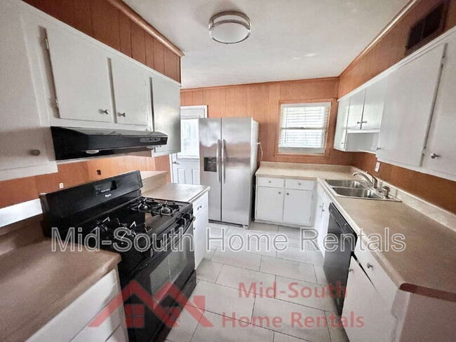 Building Photo - 3831 Hermitage Dr
