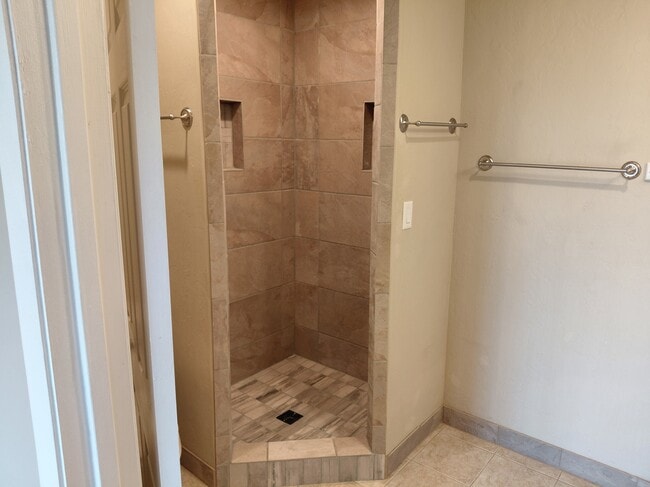 Building Photo - 3513 SE 22nd Ave