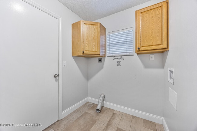 Building Photo - 6185 Degan Rd