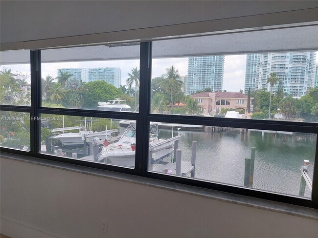 Building Photo - 255 Poinciana Island Dr