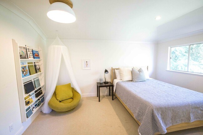Building Photo - Fabulous spacious home, Great Highlands cul de sac, easy commute, exceptional Cupertino Schools!