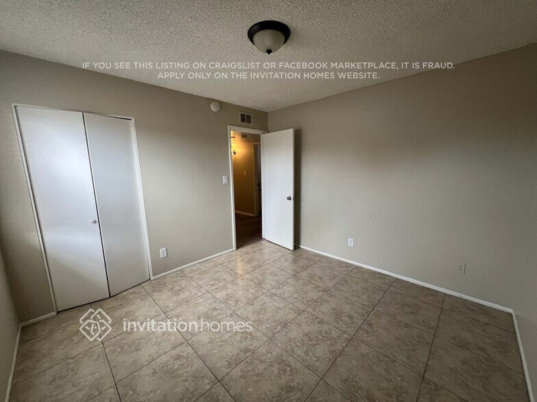 Building Photo - 11401 N 25th Ave