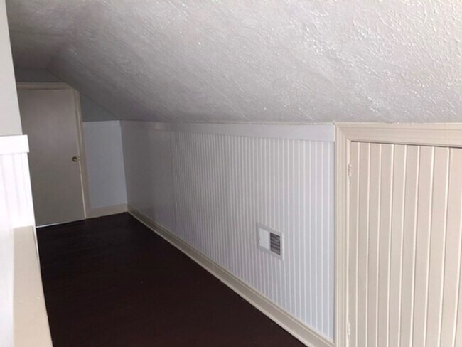 Building Photo - Nice 3 bedroom one bath in the southend