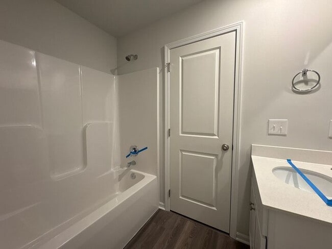 Building Photo - Charming 3-Bedroom Home with Convenient Lo...