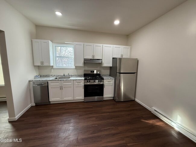 Building Photo - 10 Orange St