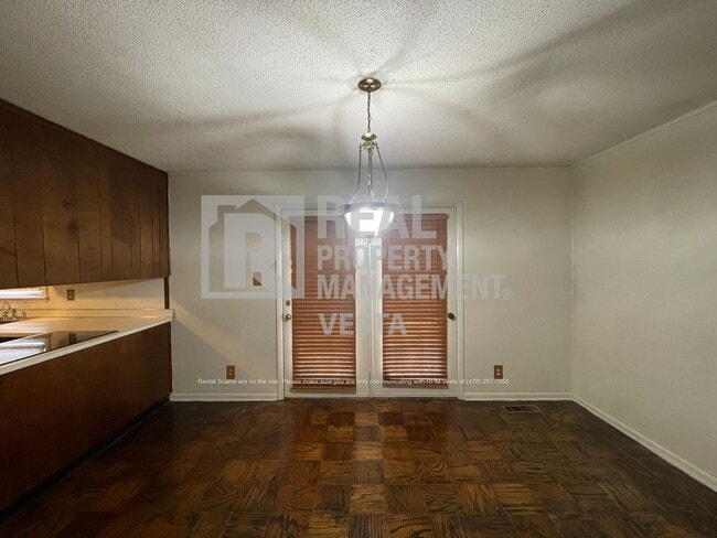 Building Photo - 5081 Idleway Dr