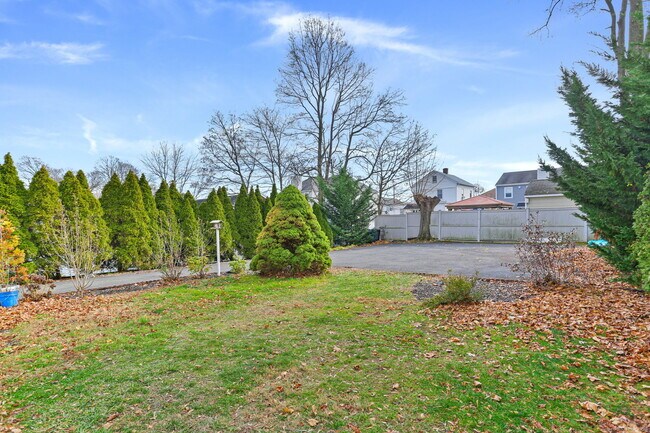 Building Photo - 8 3rd St